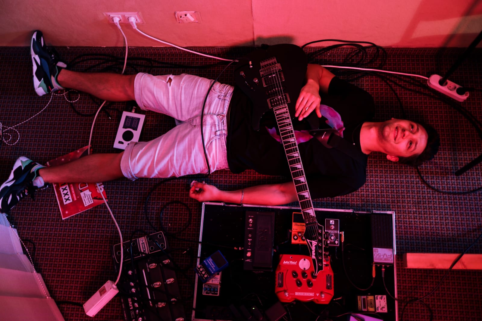 Waldemar Lell performing with Holokaan